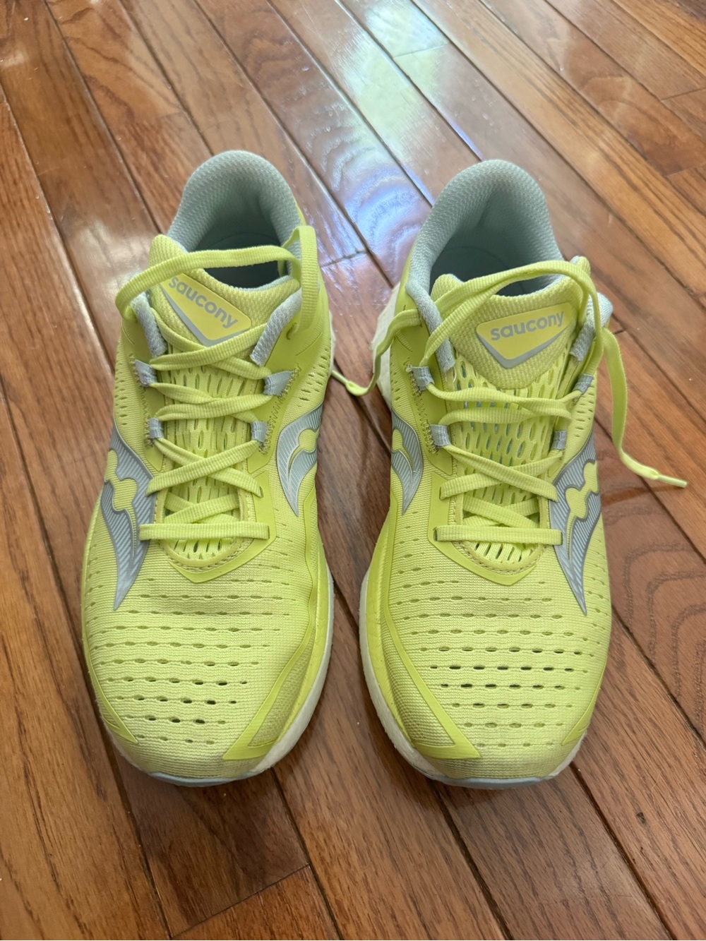 Women’s Saucony Endorphin Speed 4 Running Shoes – Size US 9